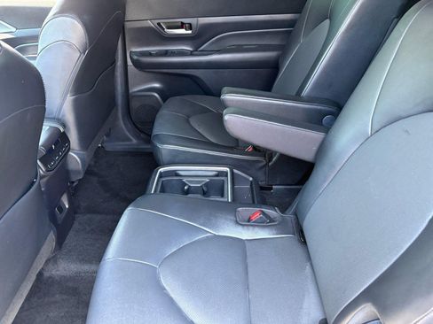 Used 2025 Toyota Grand Highlander AWD image 17