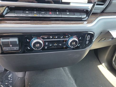 New 2025 GMC Sierra 1500 SLE w/ Preferred Package image 24