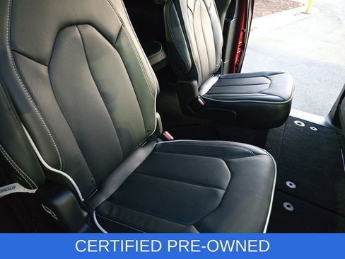 Used 2025 Chrysler Pacifica Limited FWD image 11