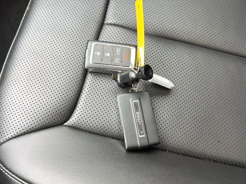 Used 2023 Jeep Grand Cherokee Limited w/ Luxury Tech Group II image 33