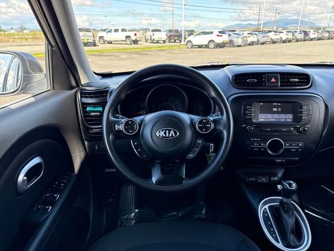Used 2017 Kia Soul + FWD image 21