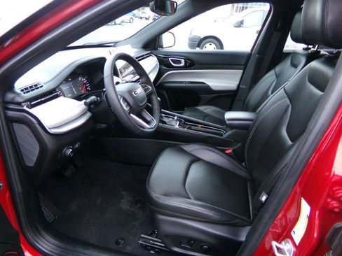 Used 2025 Jeep Compass Limited AWD/4WD image 9