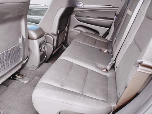 Used 2020 Jeep Grand Cherokee Laredo image 17