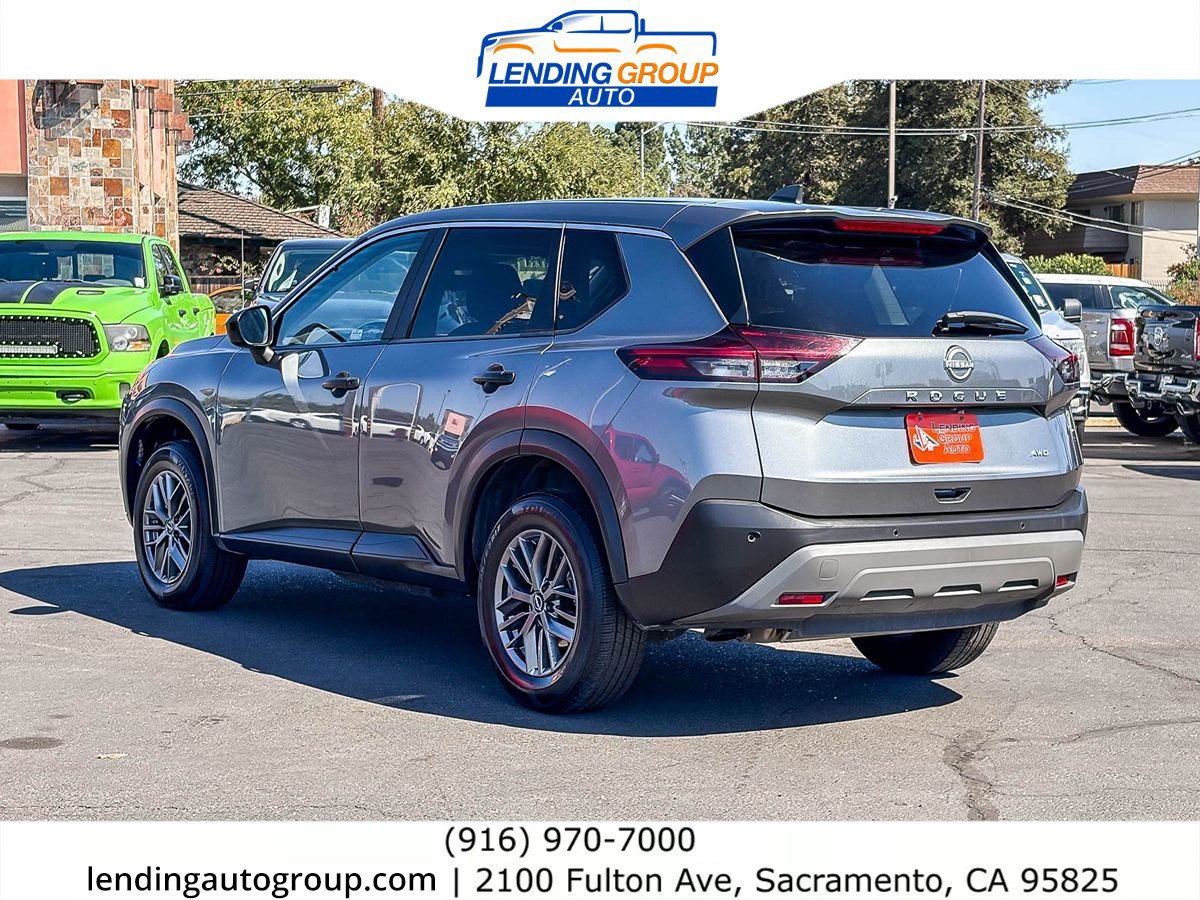 Used 2023 Nissan Rogue S AWD/4WD image 2