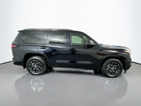 Used 2024 Toyota Sequoia Platinum AWD/4WD image 4