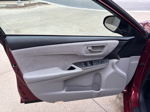 Used 2015 Toyota Camry XSE image 14