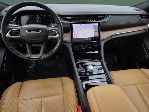 Used 2023 Jeep Grand Cherokee Summit w/ Luxury Tech Group V AWD/4WD image 13