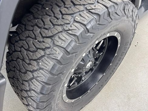 Used 2018 Jeep Wrangler Unlimited Sahara w/ Cold Weather Group AWD/4WD image 42