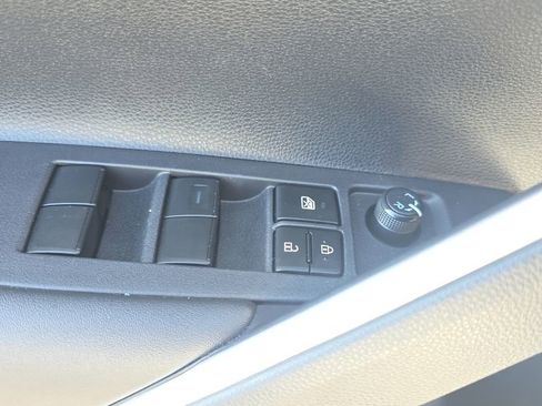 Used 2024 Toyota Corolla Cross L FWD image 19