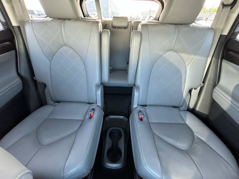 Used 2023 Toyota Highlander Platinum AWD/4WD image 34
