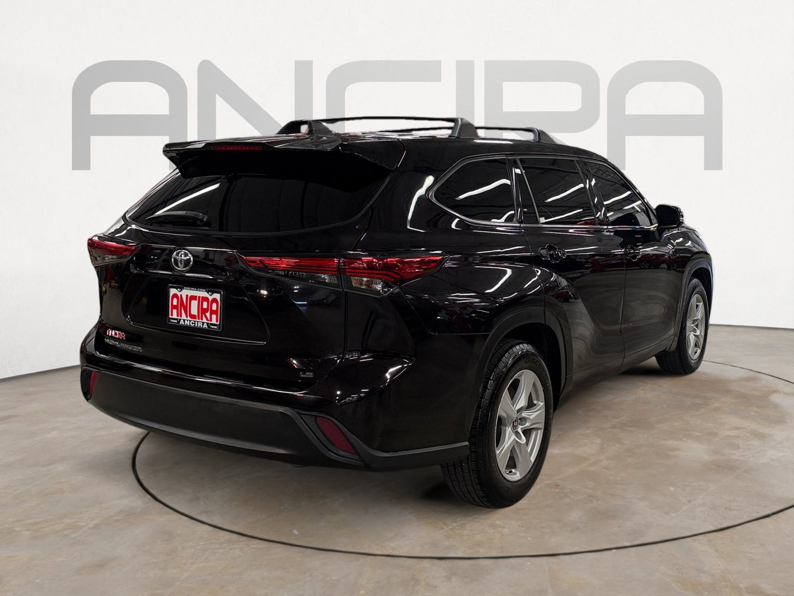 Used 2022 Toyota Highlander LE FWD image 12