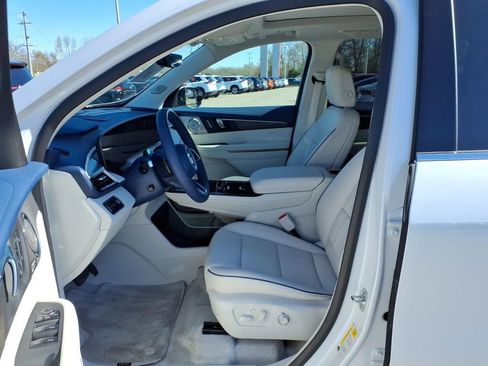 Used 2025 Buick Enclave Avenir w/ Super Cruise Package FWD image 4