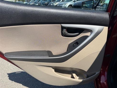 Used 2016 Hyundai Elantra SE w/ Option Group 02 FWD image 18