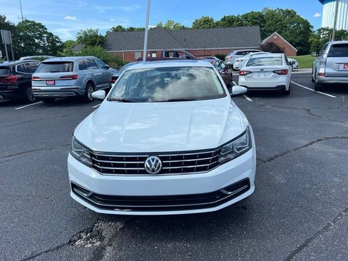 Used 2017 Volkswagen Passat 1.8T SE FWD image 3