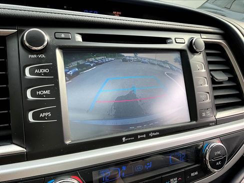 Used 2016 Toyota Highlander XLE FWD image 41