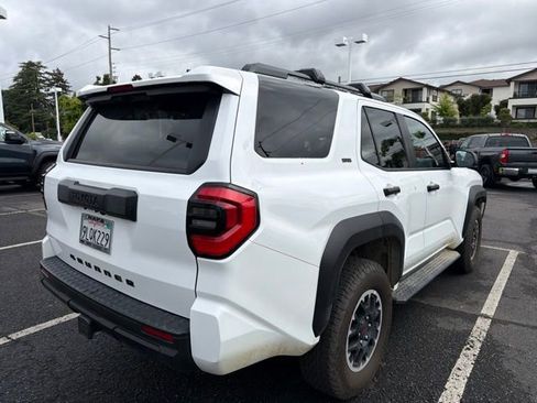 Used 2025 Toyota 4Runner SR5 AWD/4WD image 11