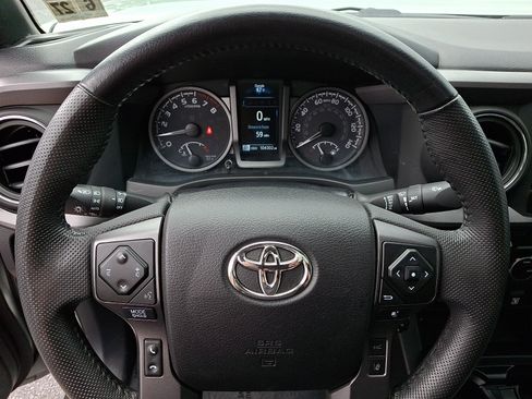 Used 2022 Toyota Tacoma TRD Sport w/ TRD Premium Sport Package AWD/4WD image 20
