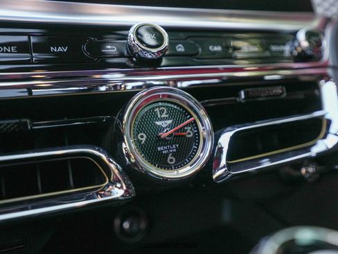 Used 2022 Bentley Flying Spur V8 image 20