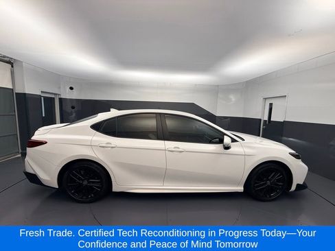 Used 2025 Toyota Camry SE image 5