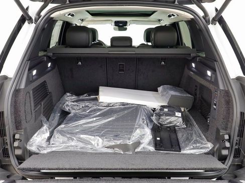 New 2025 Land Rover Range Rover SE image 19