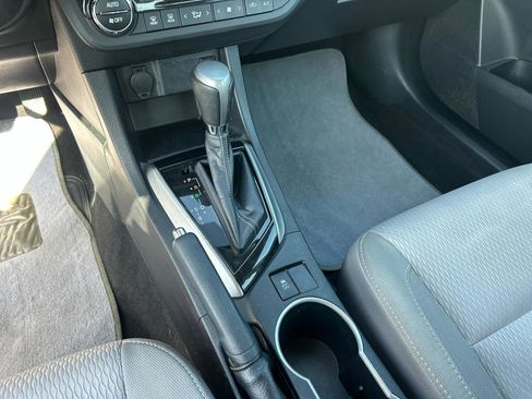 Used 2015 Toyota Corolla LE FWD image 17