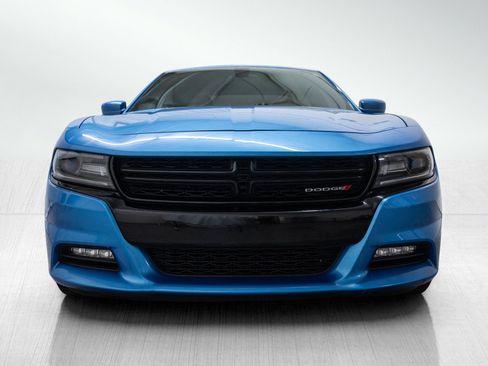 Used 2015 Dodge Charger SXT image 2