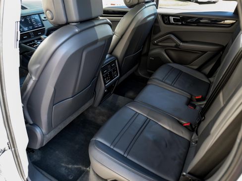 Used 2020 Porsche Cayenne image 36