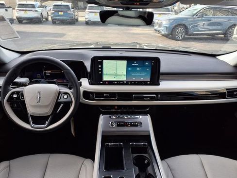 New 2026 Lincoln Aviator 2WD image 10