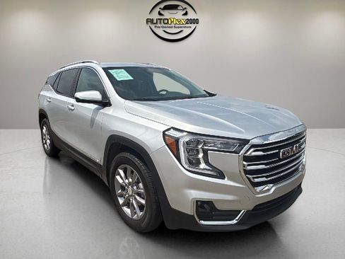 Used 2022 GMC Terrain SLT image 1