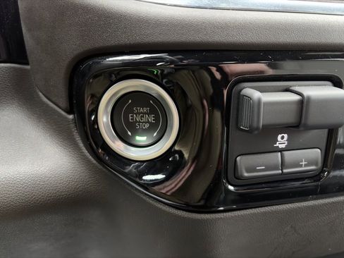 Used 2024 Chevrolet Silverado 2500 LTZ w/ LTZ Convenience Package image 27