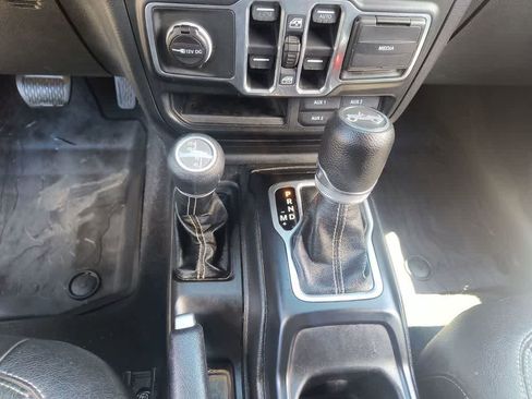 Used 2018 Jeep Wrangler Unlimited Sahara AWD/4WD image 20