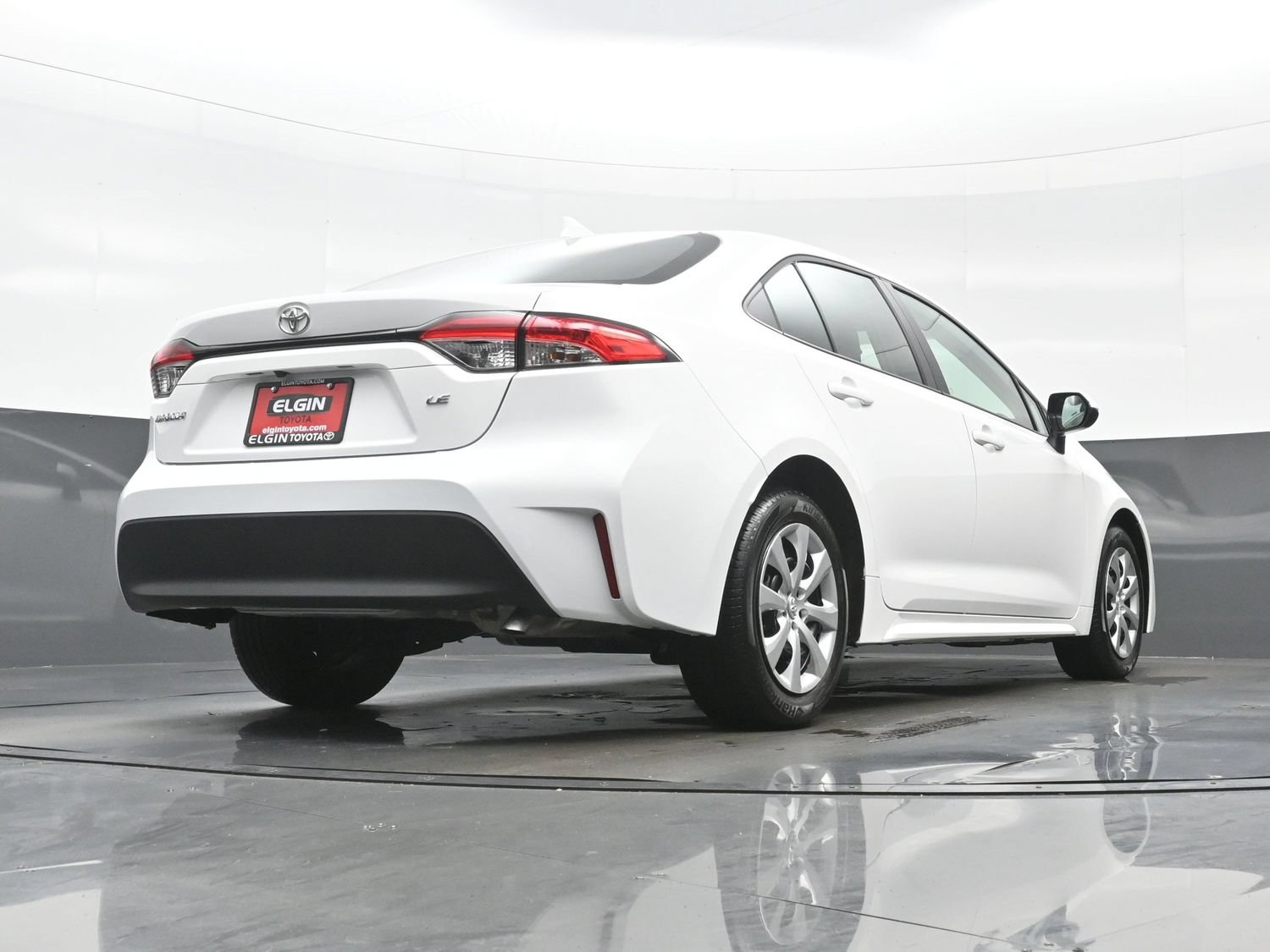 Used 2025 Toyota Corolla LE FWD image 29