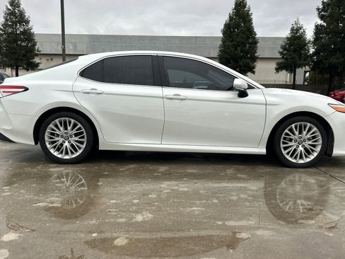 Used 2018 Toyota Camry XLE w/ Audio Package image 9