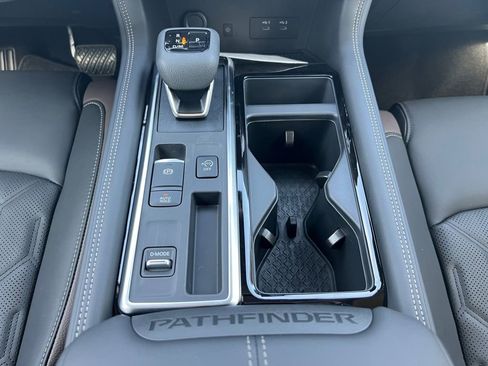 New 2026 Nissan Pathfinder Platinum image 11