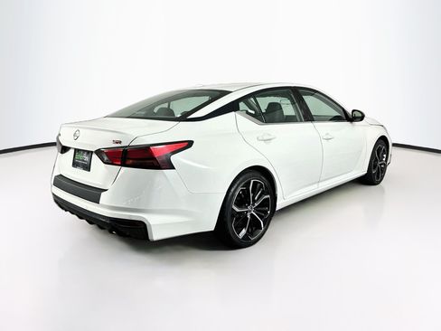 Used 2024 Nissan Altima 2.5 SR FWD image 9