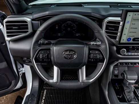 Used 2025 Toyota Sequoia Platinum image 18