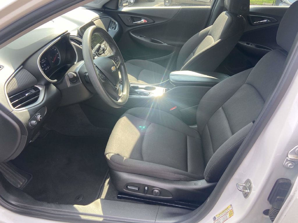 Used 2023 Chevrolet Malibu LT FWD image 16