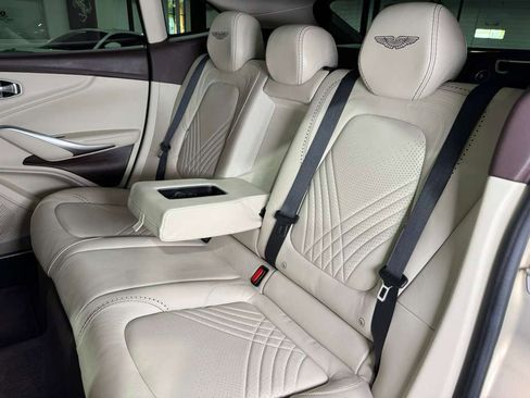 Used 2021 Aston Martin DBX image 12