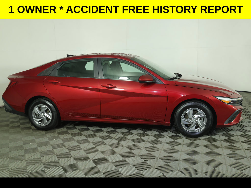 Used 2024 Hyundai Elantra SE FWD image 2