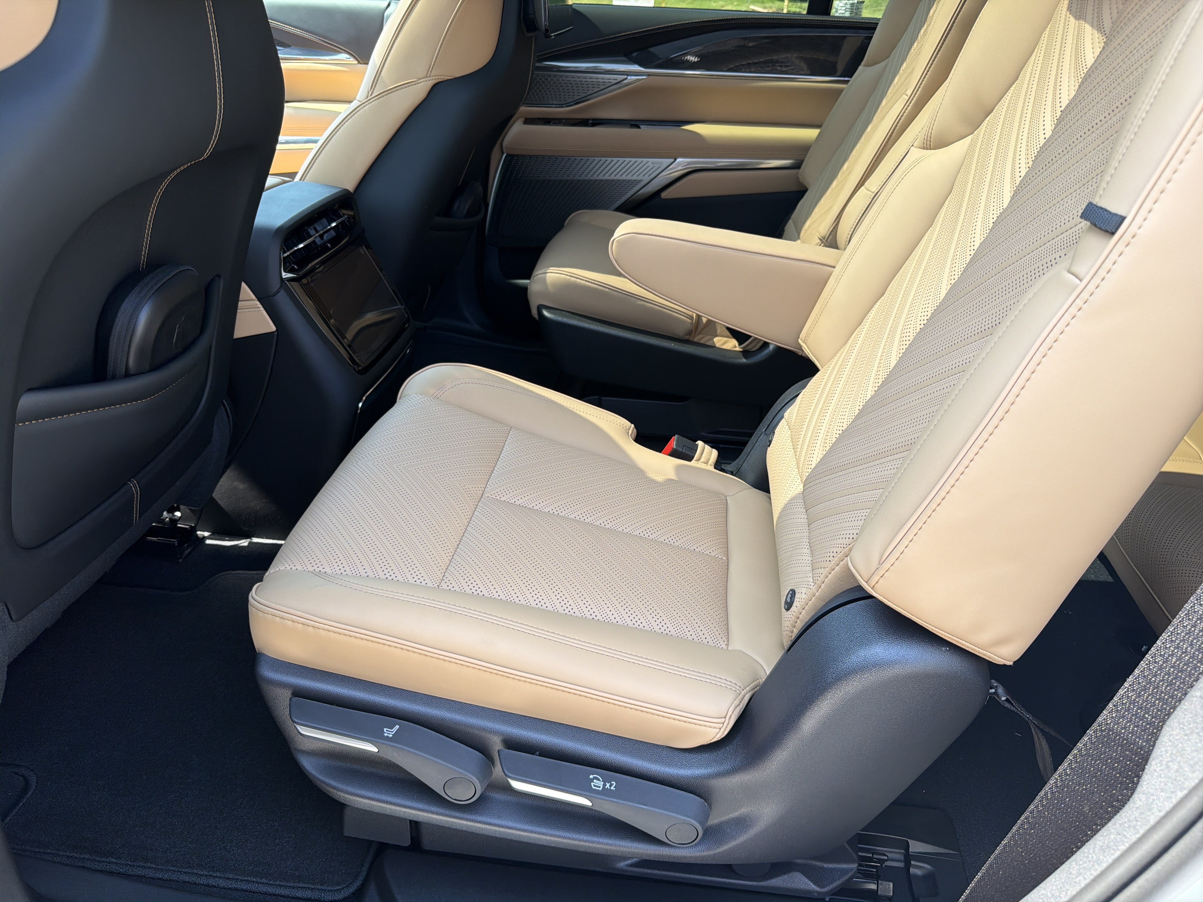 New 2026 Cadillac Escalade IQ Luxury 2 AWD/4WD image 22