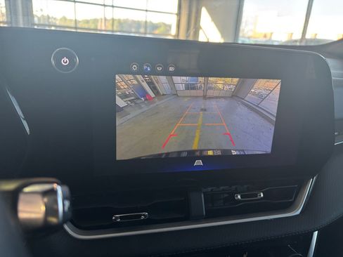 Used 2025 Chevrolet Equinox LT image 23