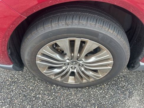 Used 2021 Toyota Venza Limited image 22
