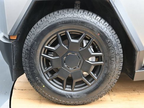 Used 2024 Tesla Cybertruck Cyberbeast AWD/4WD image 17