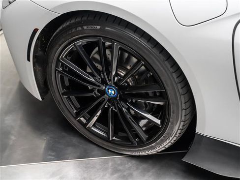 Used 2019 BMW i8 image 22