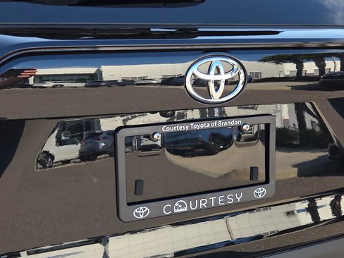 Certified 2025 Toyota RAV4 XLE FWD image 29