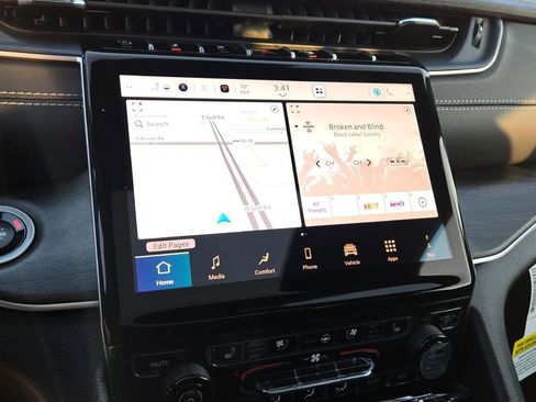 New 2025 Jeep Grand Cherokee Limited w/ Luxury Tech Group II image 31