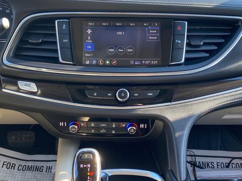 Used 2021 Buick Enclave Essence image 23