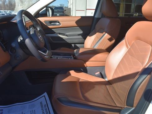 Used 2024 Nissan Pathfinder Platinum w/ Cargo Package image 14