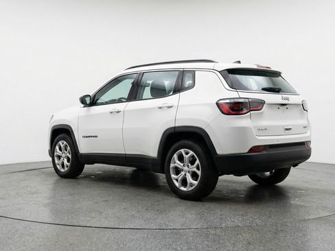 Used 2025 Jeep Compass Latitude image 6