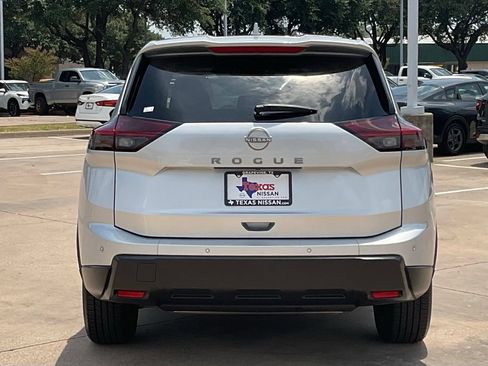 Used 2025 Nissan Rogue SV FWD image 5